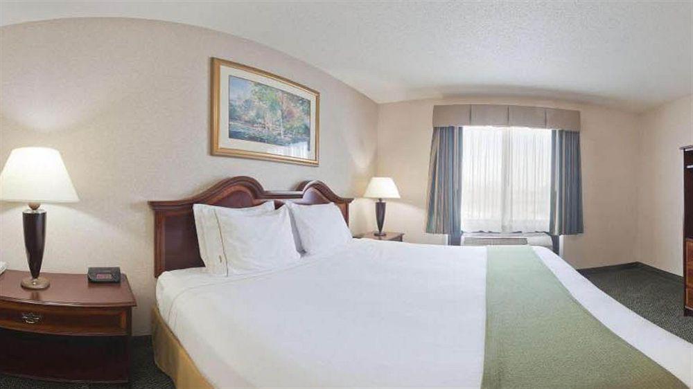 Holiday Inn Express Milwaukee N- Brown Deer/Mequon Luaran gambar