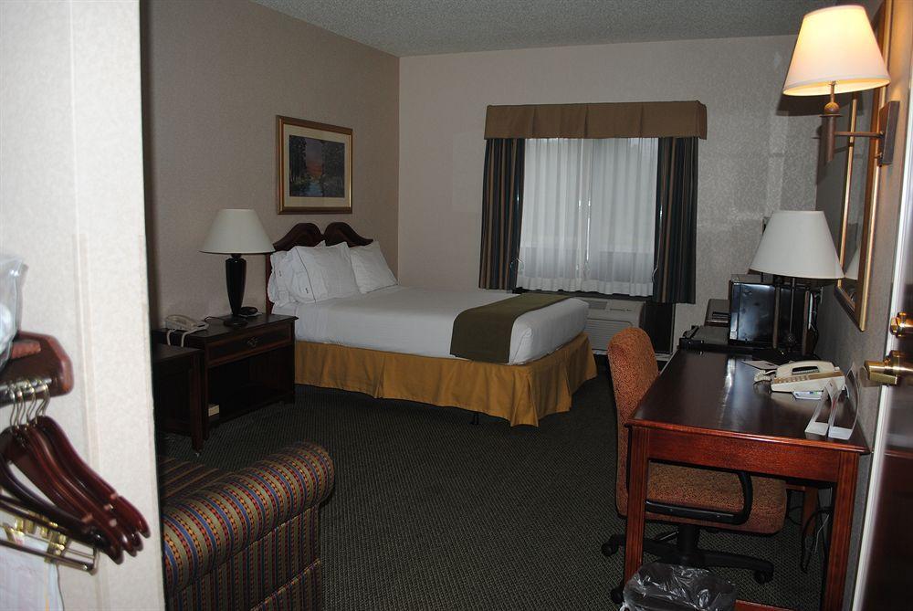 Holiday Inn Express Milwaukee N- Brown Deer/Mequon Luaran gambar